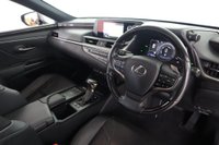 USED 2020 70 LEXUS ES 2.5 300h E-CVT Euro 6 (s/s) 4dr Sunroof, Reverse Camera,
