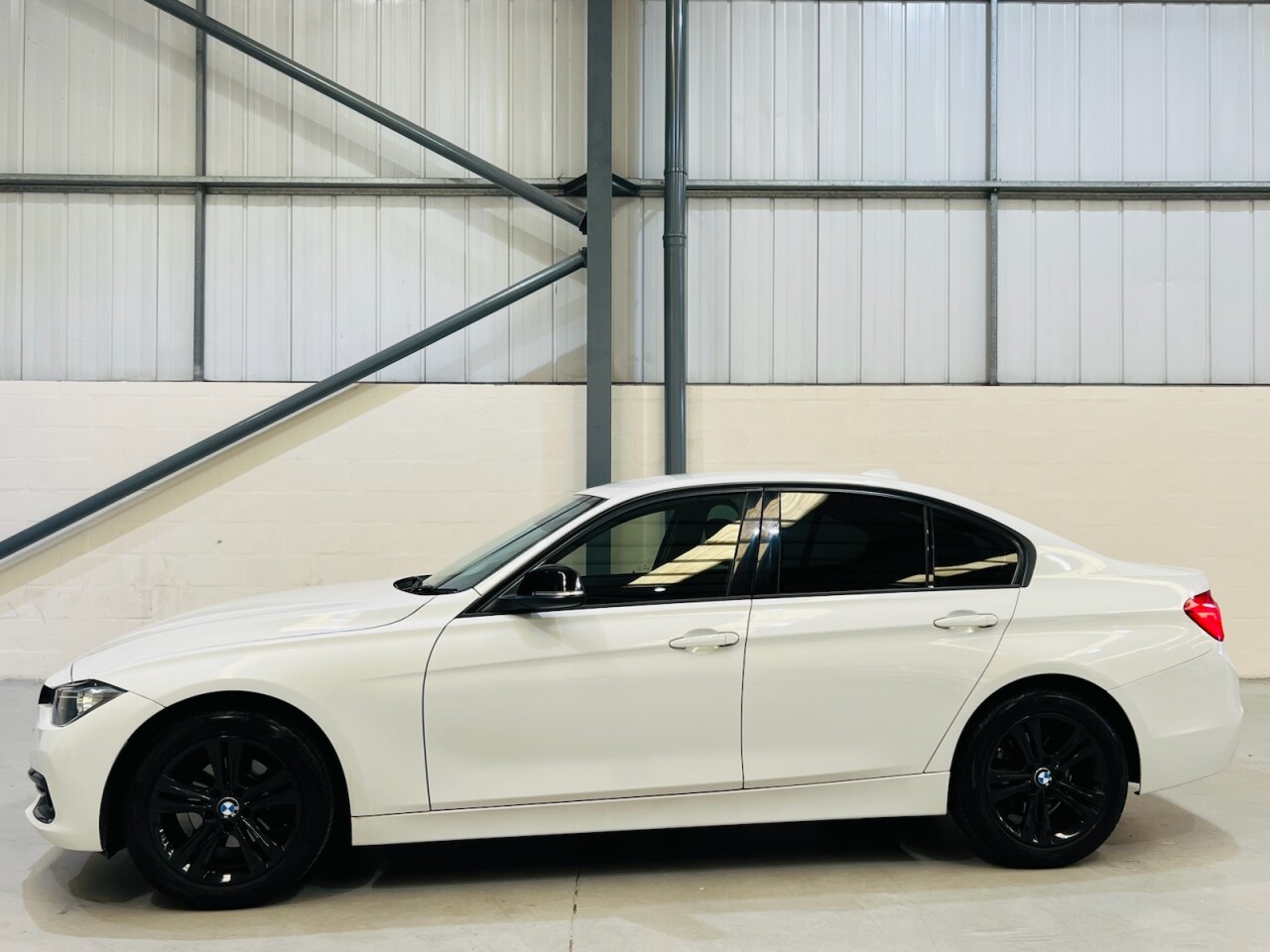 2015 BMW 3 Series thumbnail 6