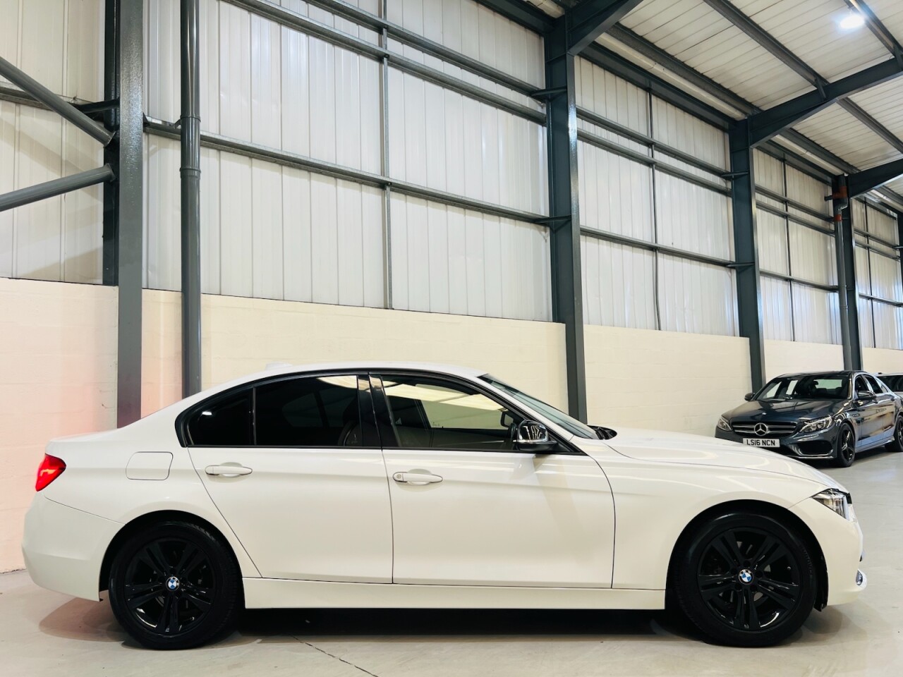 2015 BMW 3 Series thumbnail 17