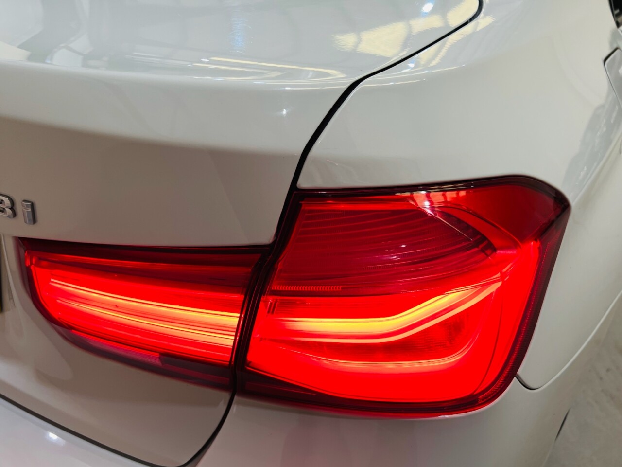 2015 BMW 3 Series thumbnail 18