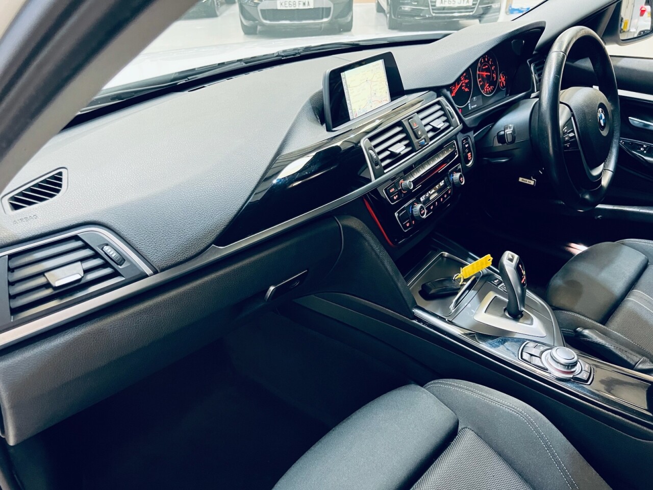 2015 BMW 3 Series thumbnail 8
