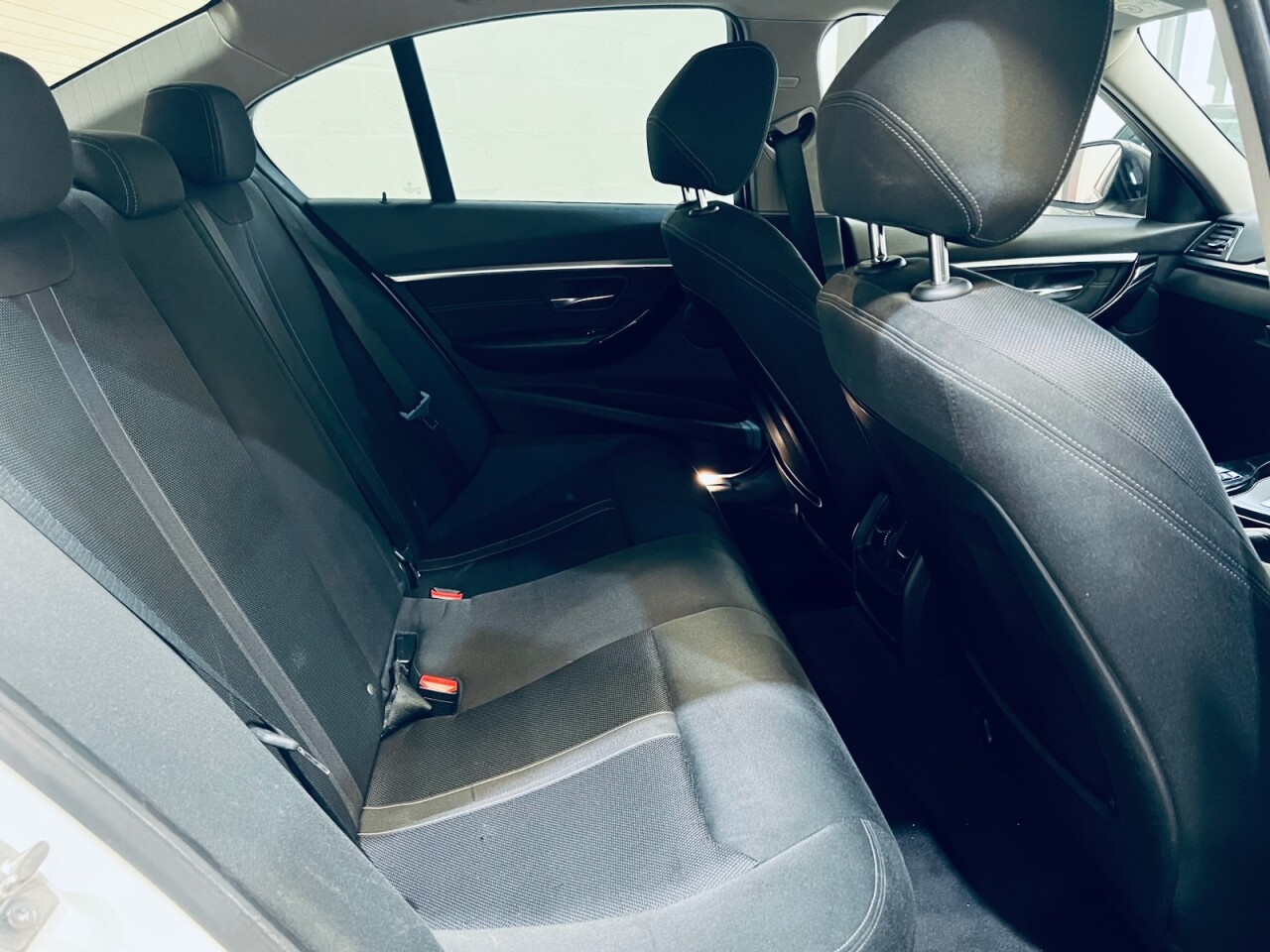 2015 BMW 3 Series thumbnail 24