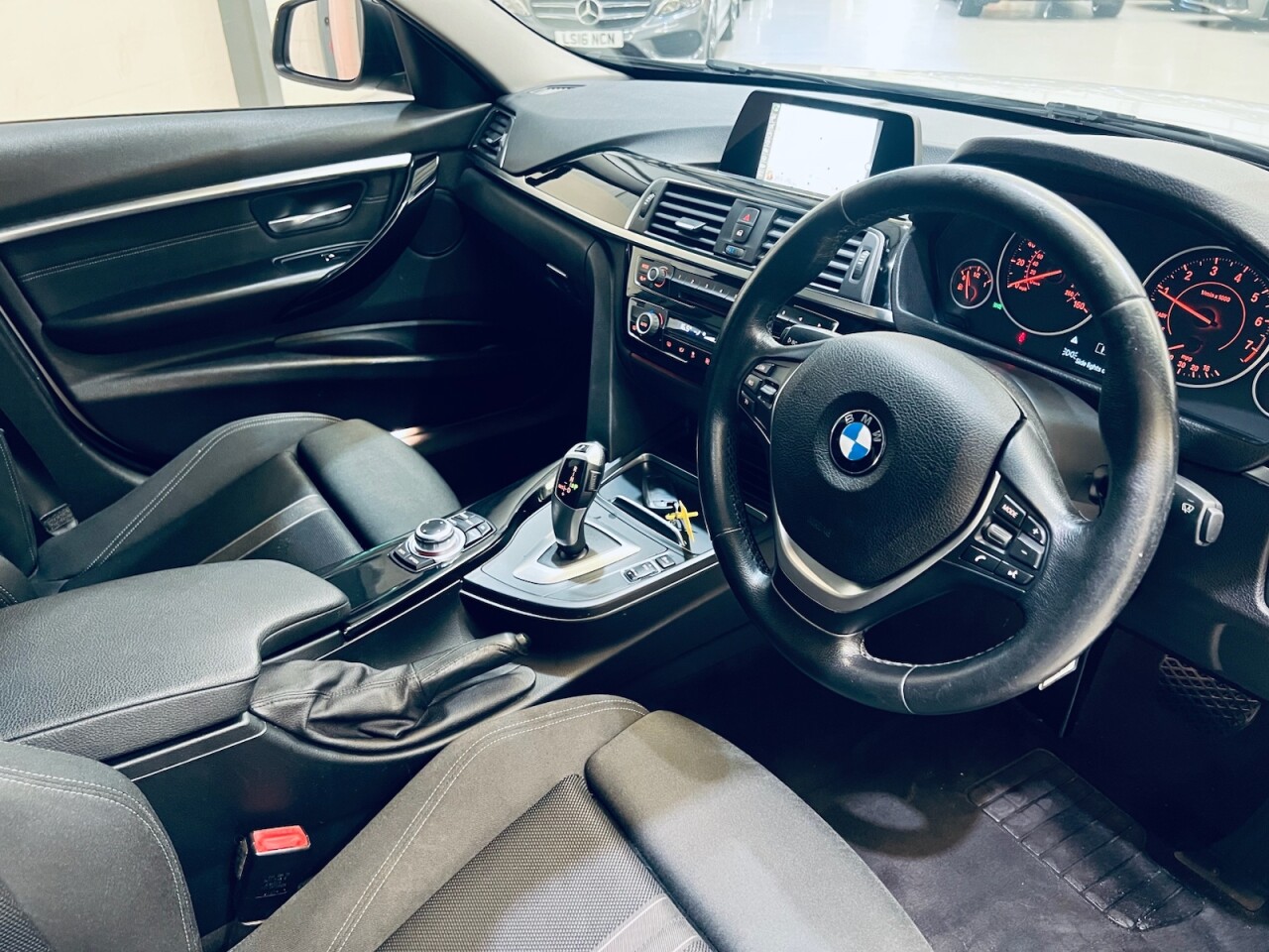 2015 BMW 3 Series thumbnail 11