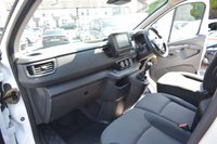 USED 2023 73 RENAULT TRAFIC 2.0 dCi Blue SL30 Advance Panel Van 5dr Diesel Manual L1 H1 Euro 6 (s/s) (130 ps) ONE OWNER  .  APPLE CARPLAY  .  PARKING SENSORS