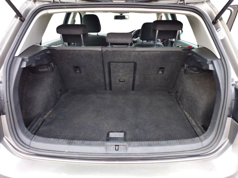 2015 Volkswagen Golf in grey — photo 13 of 29