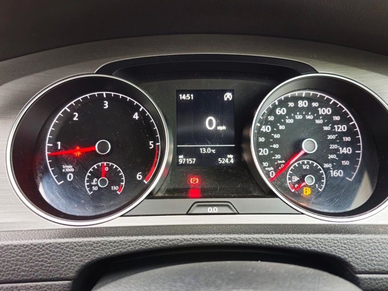 2015 Volkswagen Golf in grey — photo 16 of 29