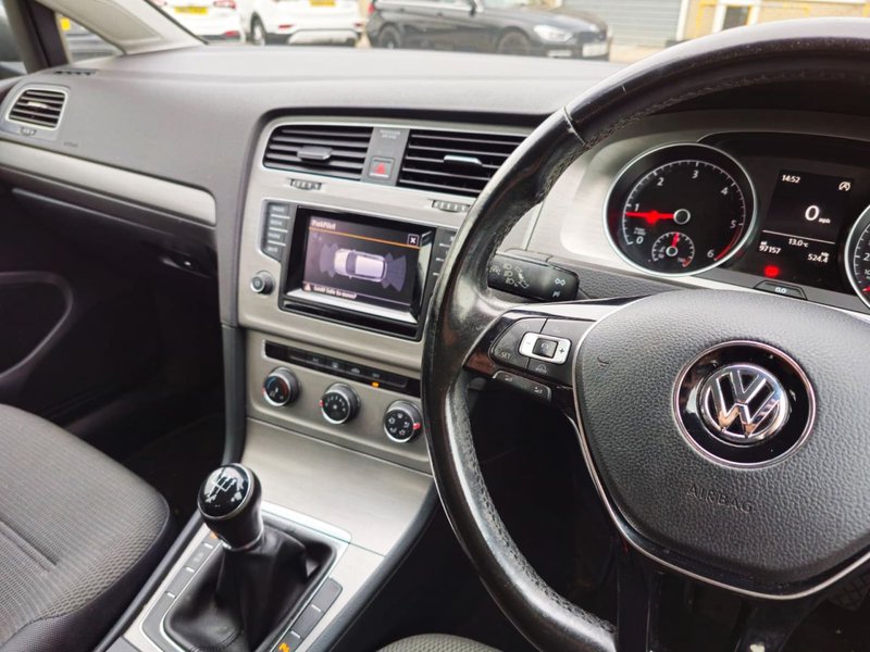 2015 Volkswagen Golf in grey — photo 17 of 29