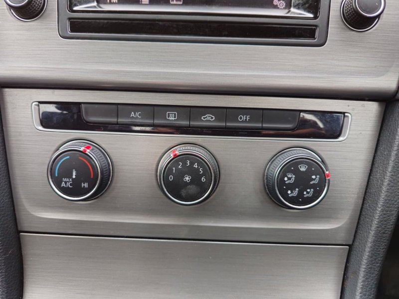2015 Volkswagen Golf in grey — photo 21 of 29