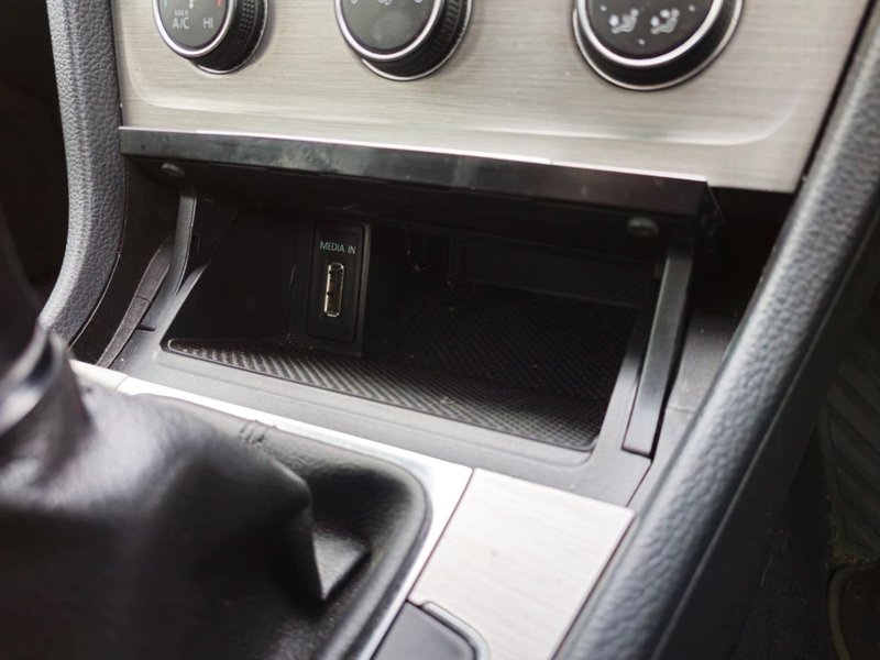 2015 Volkswagen Golf in grey — photo 22 of 29