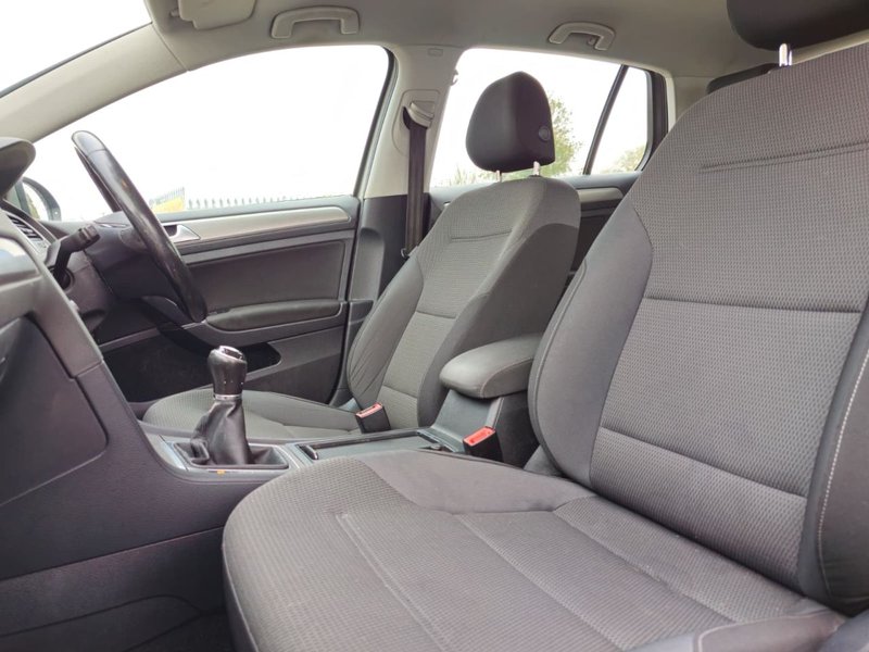 2015 Volkswagen Golf in grey — photo 29 of 29
