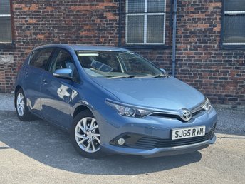 2015 TOYOTA AURIS