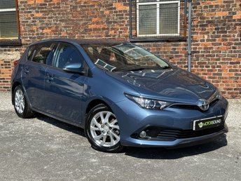 2015 TOYOTA AURIS