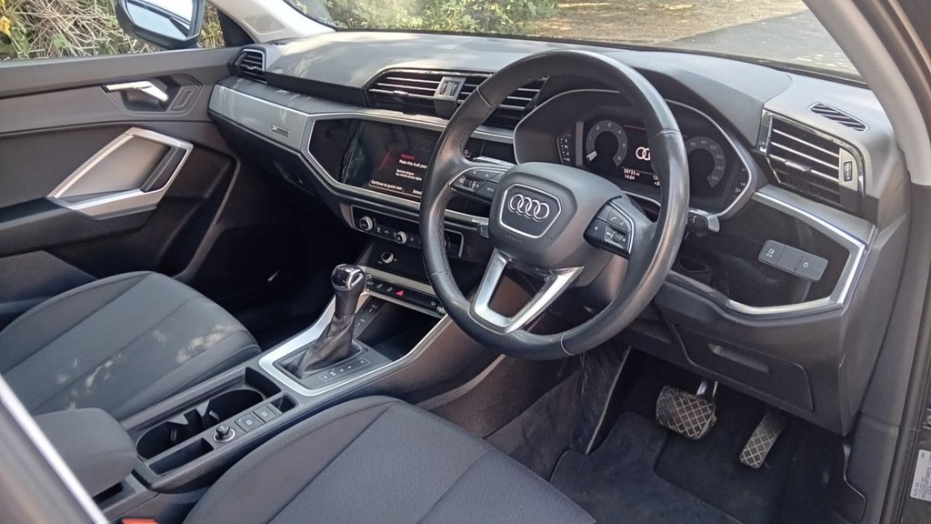 Black 2022 Audi Q3 SUV/Crossover Front-wheel drive Automatic