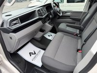 USED 2022 22 VOLKSWAGEN TRANSPORTER T28 HIGHLINE DSG PANEL / DAY VAN ( NO VAT ) NO VAT !!!   FULLY CARPETED + 18&rdquo; ALLOYS + SIDE WINDOWS