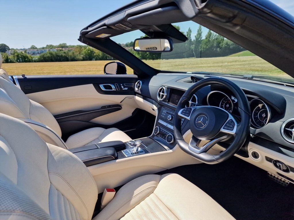 USED 2019 19 MERCEDES-BENZ SL 3.0 SL400 V6 AMG Line (Premium) Convertible 2dr Petrol G-Tronic+ Euro 6 (s/s) (367 ps) FINANCE AVAILABLE