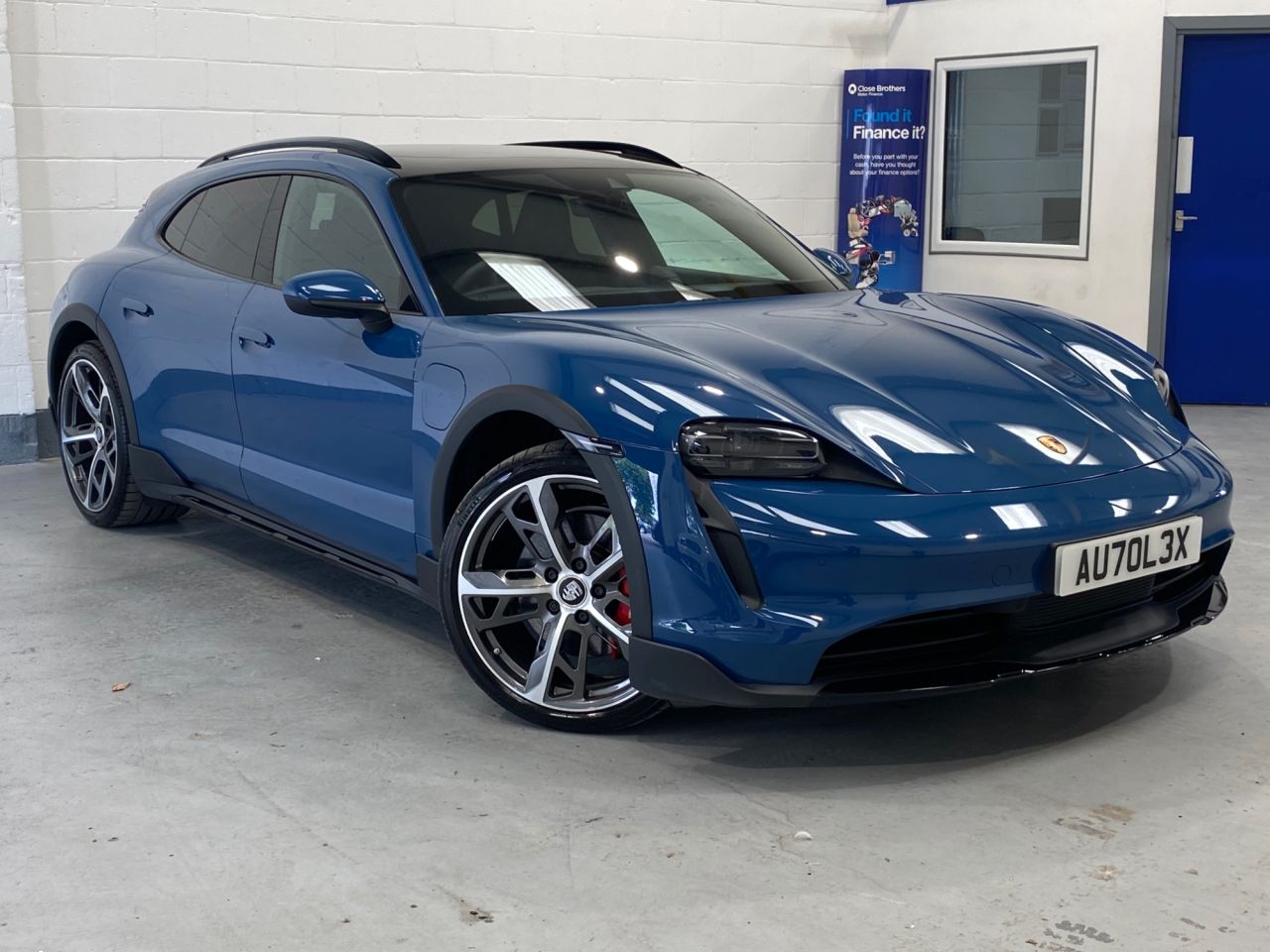 2022 PORSCHE TAYCAN