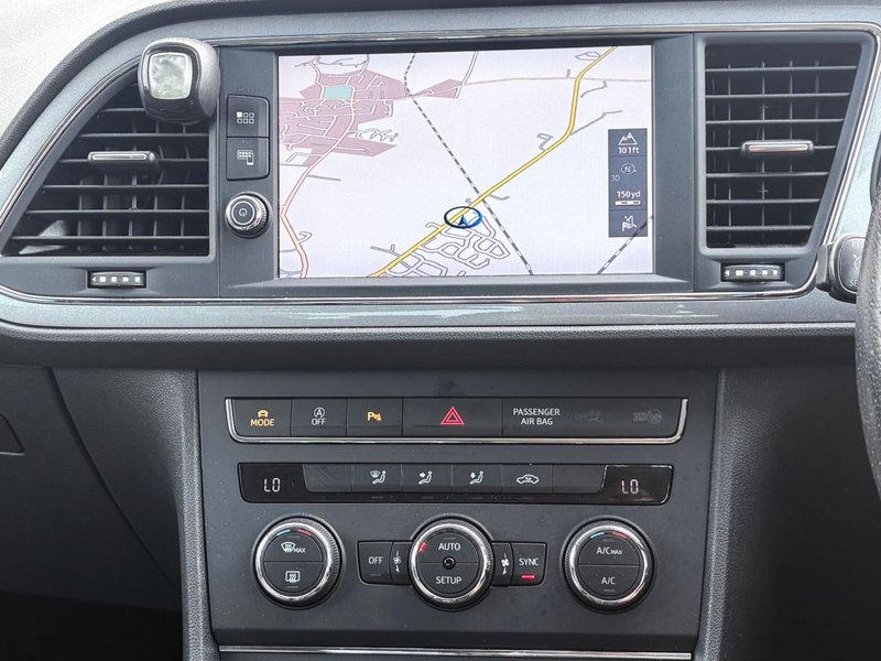 2014 SEAT Leon in red — photo 16 of 21
