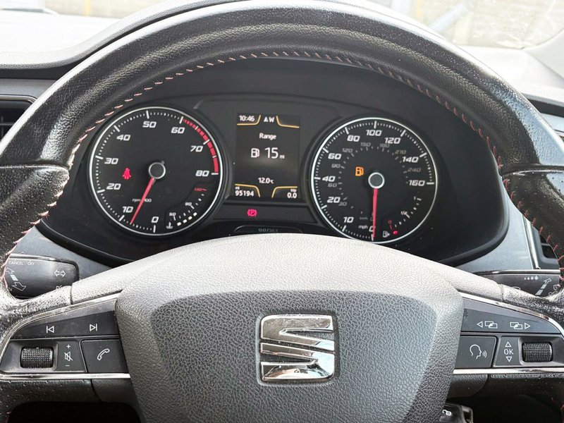 2014 SEAT Leon in red — photo 18 of 21