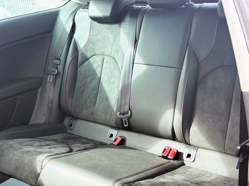2014 SEAT Leon in red — photo 19 of 21