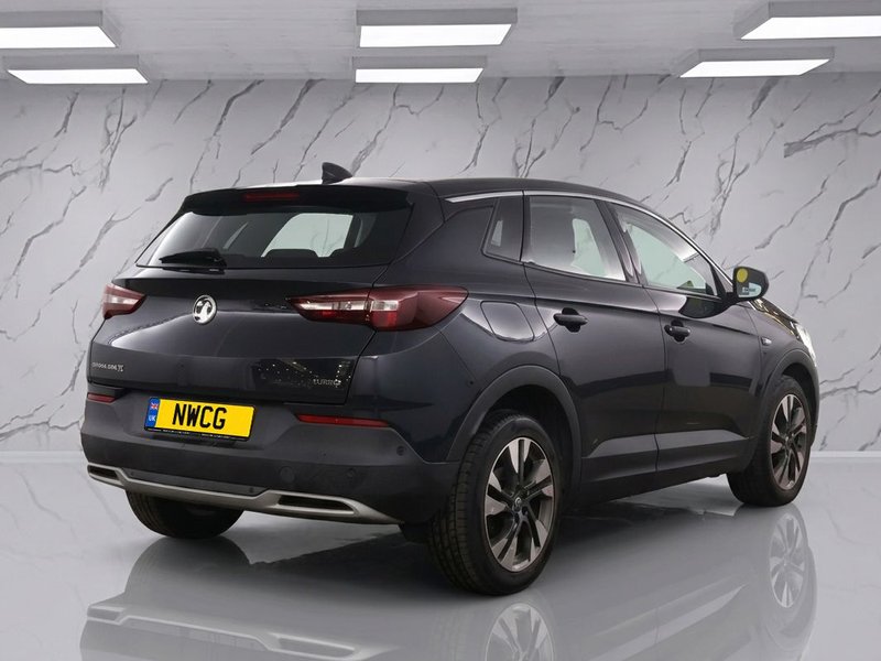2019 Vauxhall Grandland X in grey — photo 2 of 8