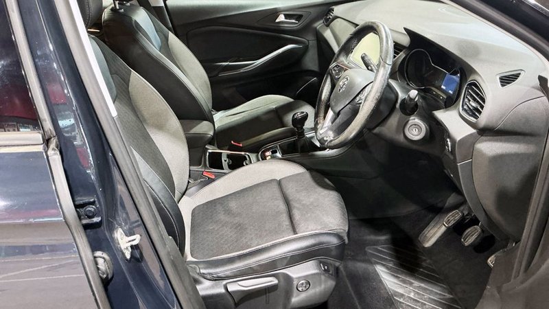 2019 Vauxhall Grandland X in grey — photo 6 of 8