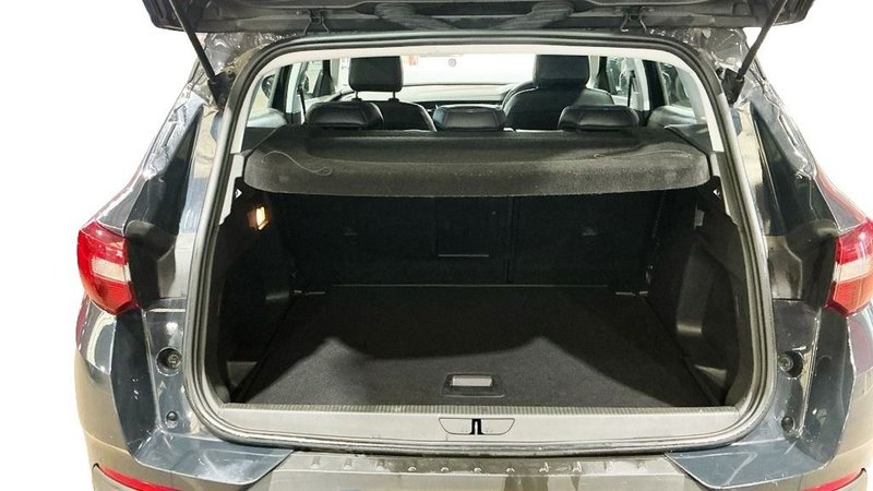 2019 Vauxhall Grandland X in grey — photo 8 of 12