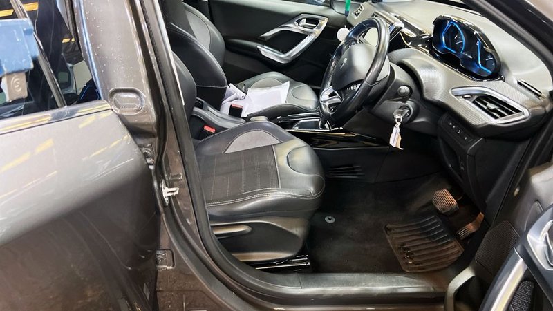 2018 Peugeot 2008 in grey — photo 9 of 11