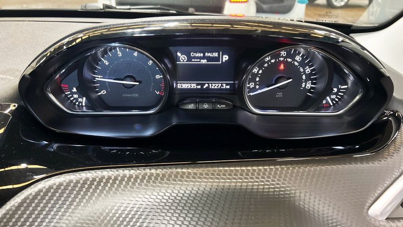 2018 Peugeot 2008 in grey — photo 8 of 11