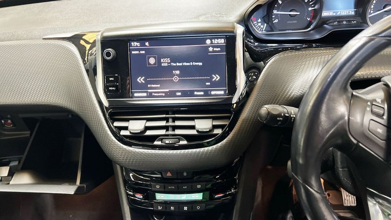 2018 Peugeot 2008 in grey — photo 7 of 11