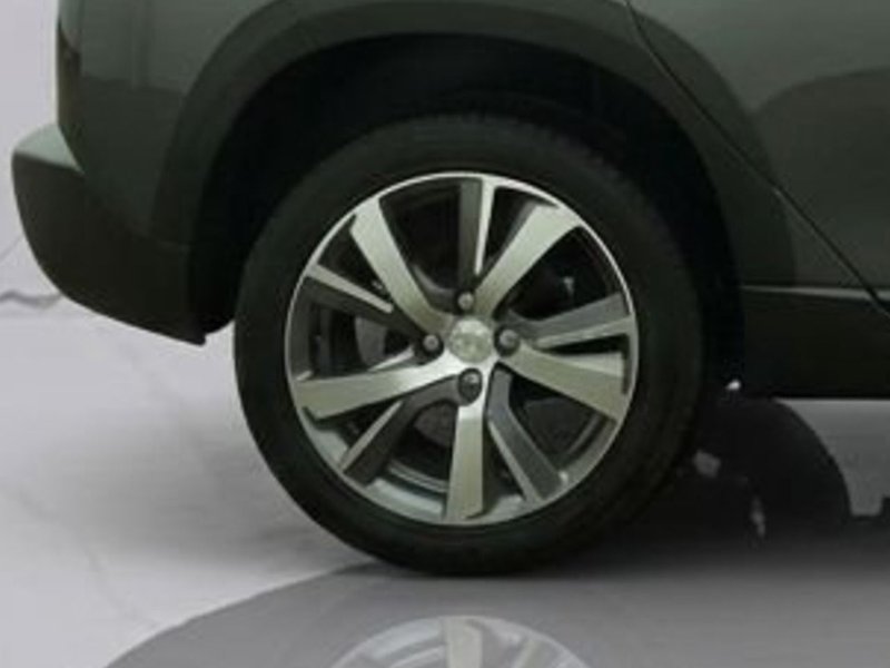 2018 Peugeot 2008 in grey — photo 7 of 14