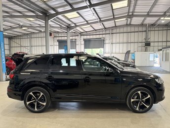 View our AUDI Q7