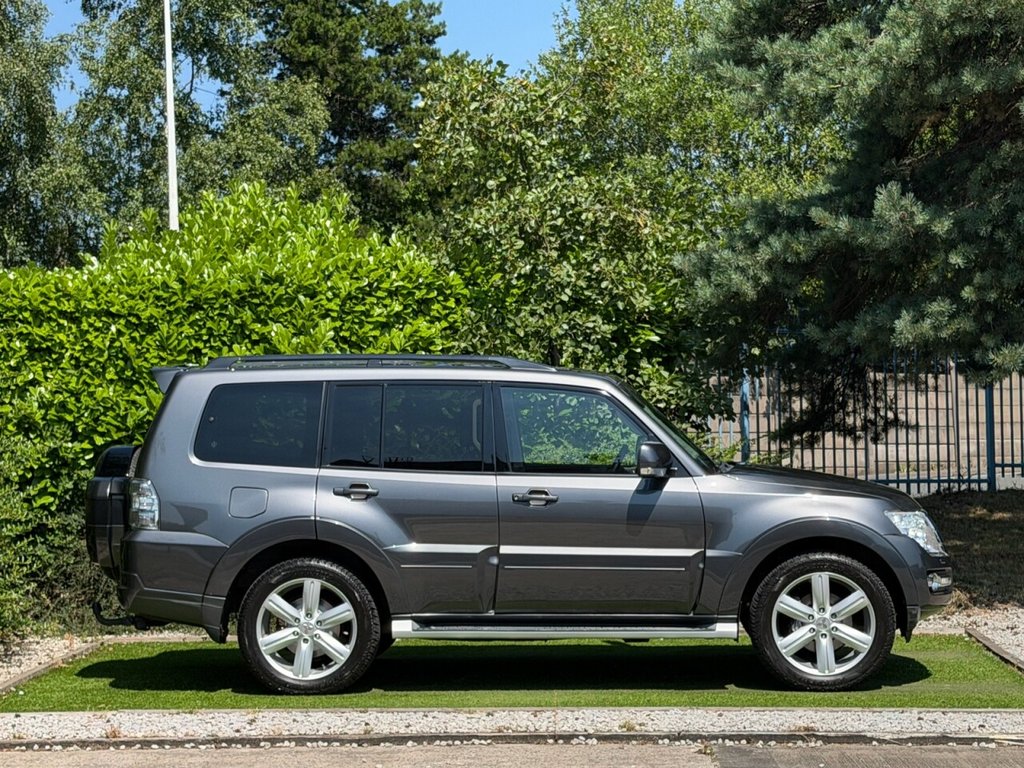 USED 2015 64 MITSUBISHI SHOGUN 3.2 DI-DC SG4 SUV 5dr Diesel Auto 4WD Euro 5 LWB (197 ps) REAR ENTERTAINMENT, TOWBAR, H/SEATS