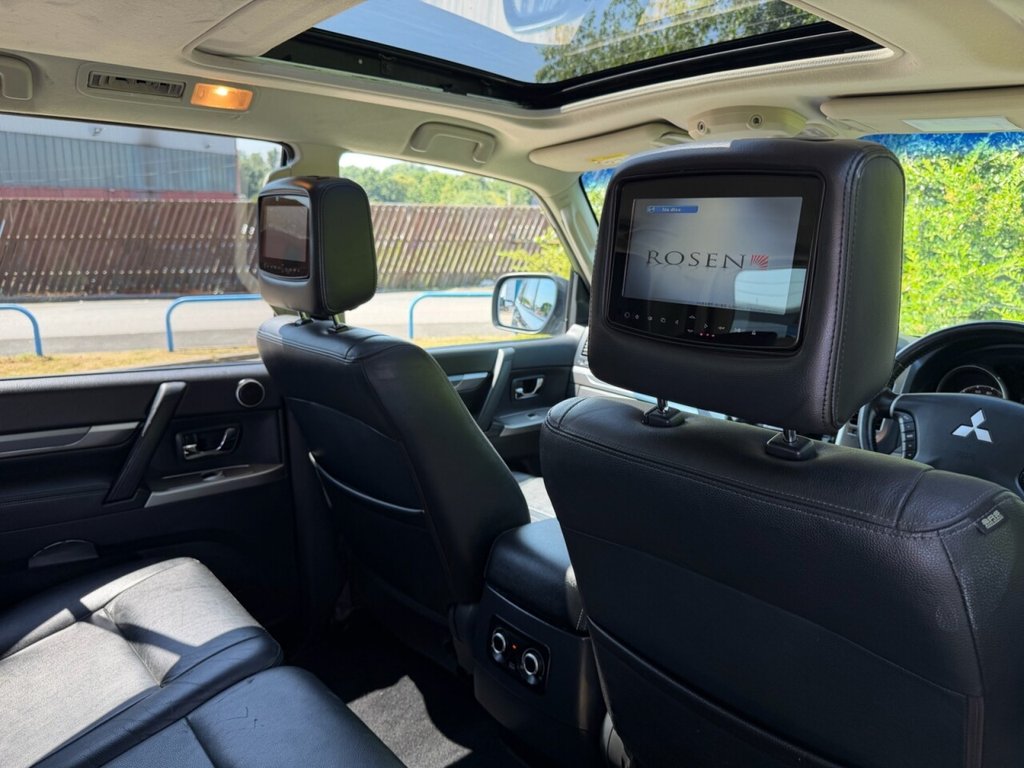 USED 2015 64 MITSUBISHI SHOGUN 3.2 DI-DC SG4 SUV 5dr Diesel Auto 4WD Euro 5 LWB (197 ps) REAR ENTERTAINMENT, TOWBAR, H/SEATS
