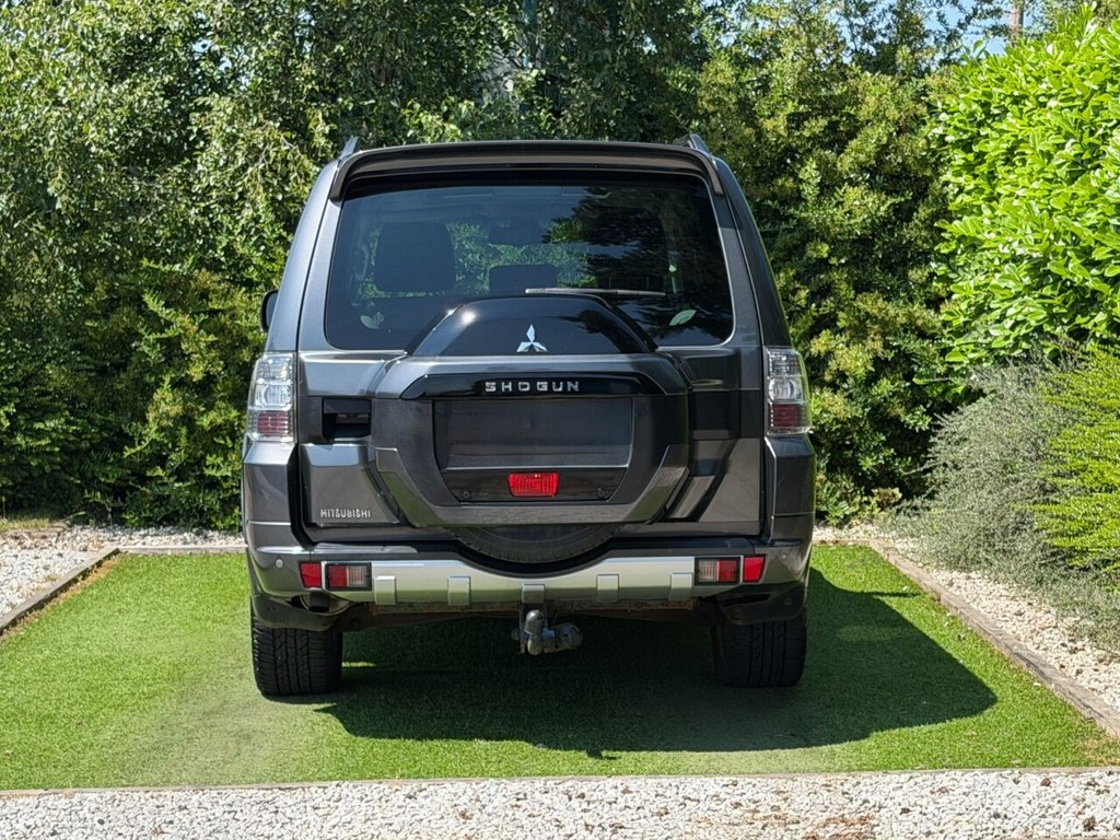 USED 2015 64 MITSUBISHI SHOGUN 3.2 DI-DC SG4 SUV 5dr Diesel Auto 4WD Euro 5 LWB (197 ps) REAR ENTERTAINMENT, TOWBAR, H/SEATS