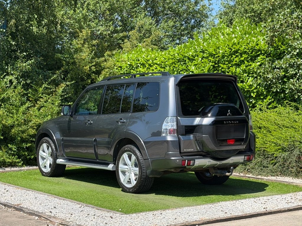USED 2015 64 MITSUBISHI SHOGUN 3.2 DI-DC SG4 SUV 5dr Diesel Auto 4WD Euro 5 LWB (197 ps) REAR ENTERTAINMENT, TOWBAR, H/SEATS