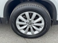 USED 2015 15 VOLKSWAGEN TIGUAN 2.0 TDI BlueMotion Tech Match SUV 5dr Diesel DSG 4WD Euro 5 (s/s) (140 ps) AUTO 4X4 -- FULL SERVICE HISTORY -- CAMBELT CHANGED -- SAT NAV -- PARKING SENSORS