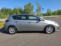 USED 2017 17 TOYOTA AURIS 1.6 D-4D Business Edition Hatchback 5dr Diesel Manual Euro 6 (s/s) (Safety Sense) (112 ps) 20 TAX-FSH (10 STAMPS)-2 KEYS-&pound;20 TAX-NAV-HEATED SEATS