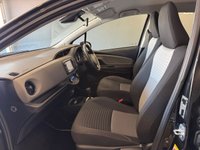 USED 2017 67 TOYOTA YARIS 1.5 VVT-h Icon Tech Hatchback 5dr Petrol Hybrid E-CVT Euro 6 (s/s) (100 ps) AUTOMATIC- SERVICE RECORDS - SAT NAV - PARKING CAM - DAB RADIO