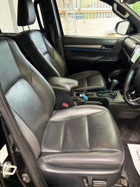 USED 2023 73 TOYOTA HILUX 2.8 D-4D Invincible X Pickup Double Cab 4dr Diesel Auto 4WD Euro 6 (s/s) (204 ps) ROLLER SHUTTER+TOW BAR