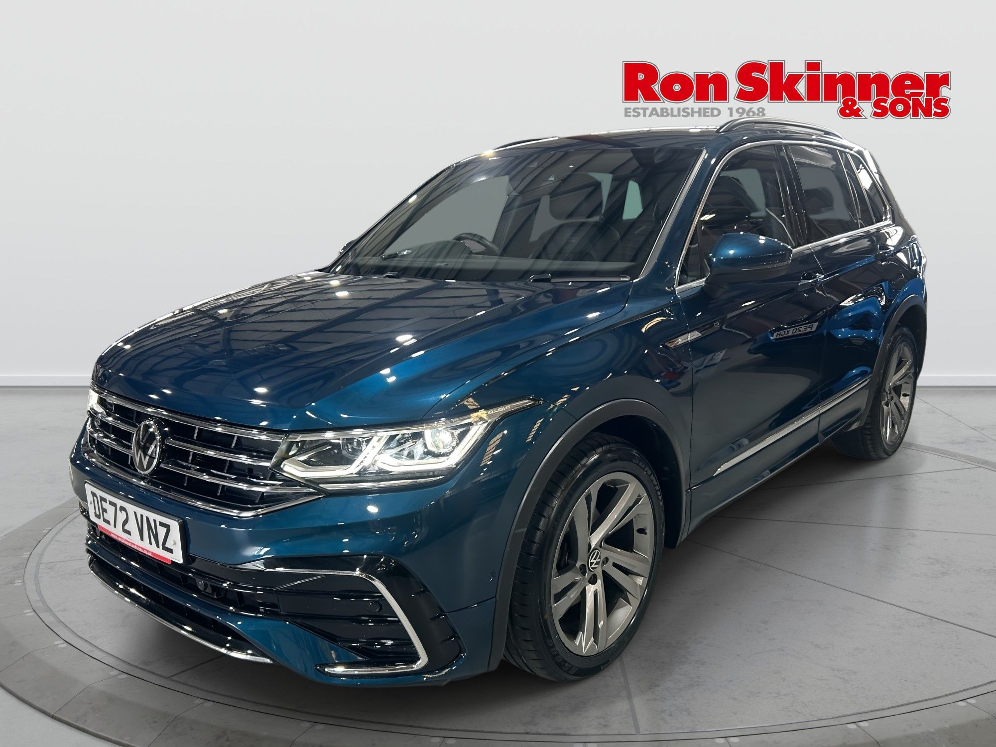 2022 Volkswagen Tiguan — image 2