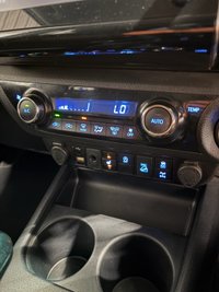 USED 2021 21 TOYOTA HILUX 2.4 D-4D Invincible Pickup Double Cab 4dr Diesel Auto 4WD Euro 6 (s/s) (150 ps) REVERSE CAMERA+AIR CON
