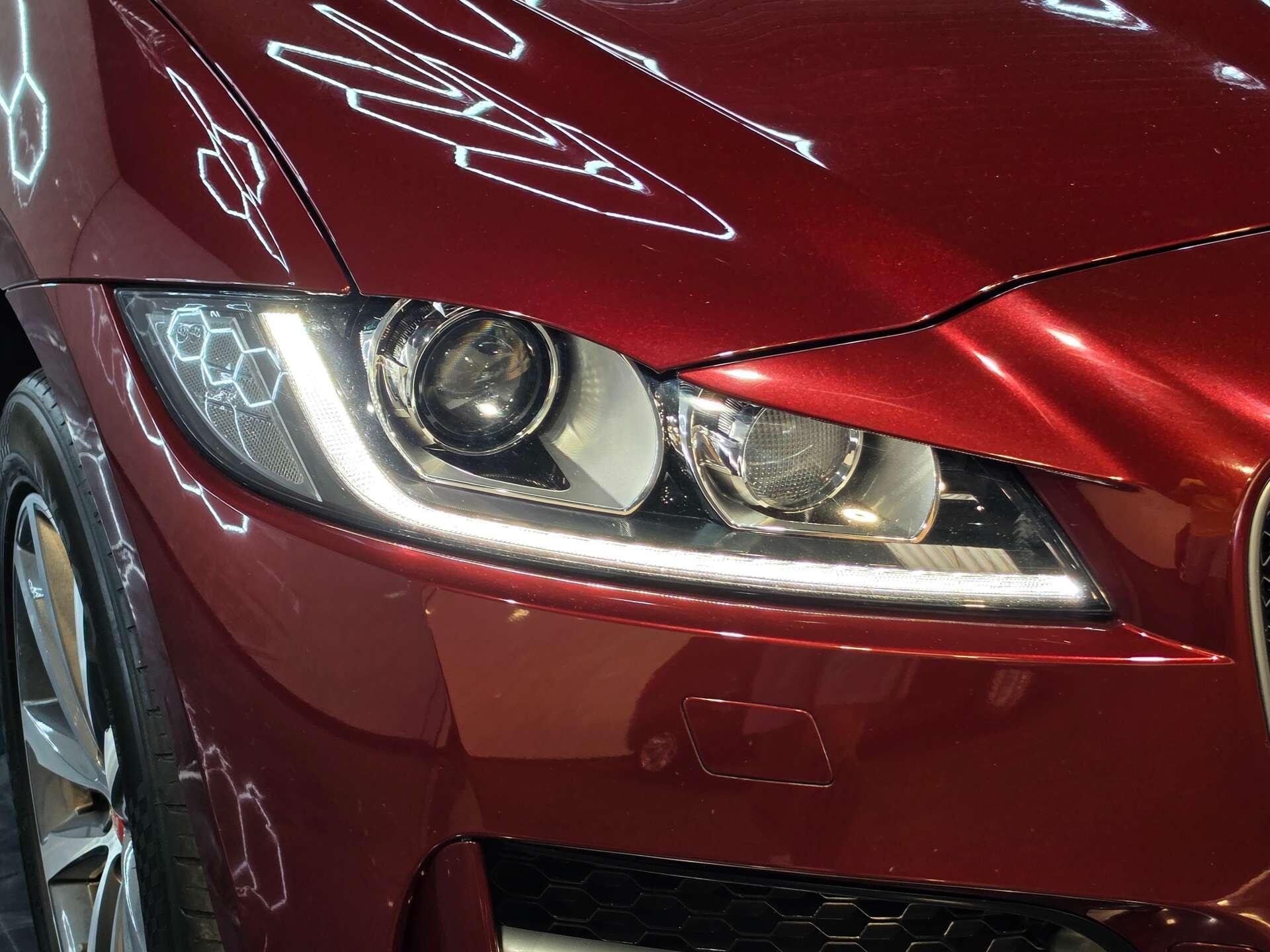 2016 Jaguar F-PACE thumbnail 3