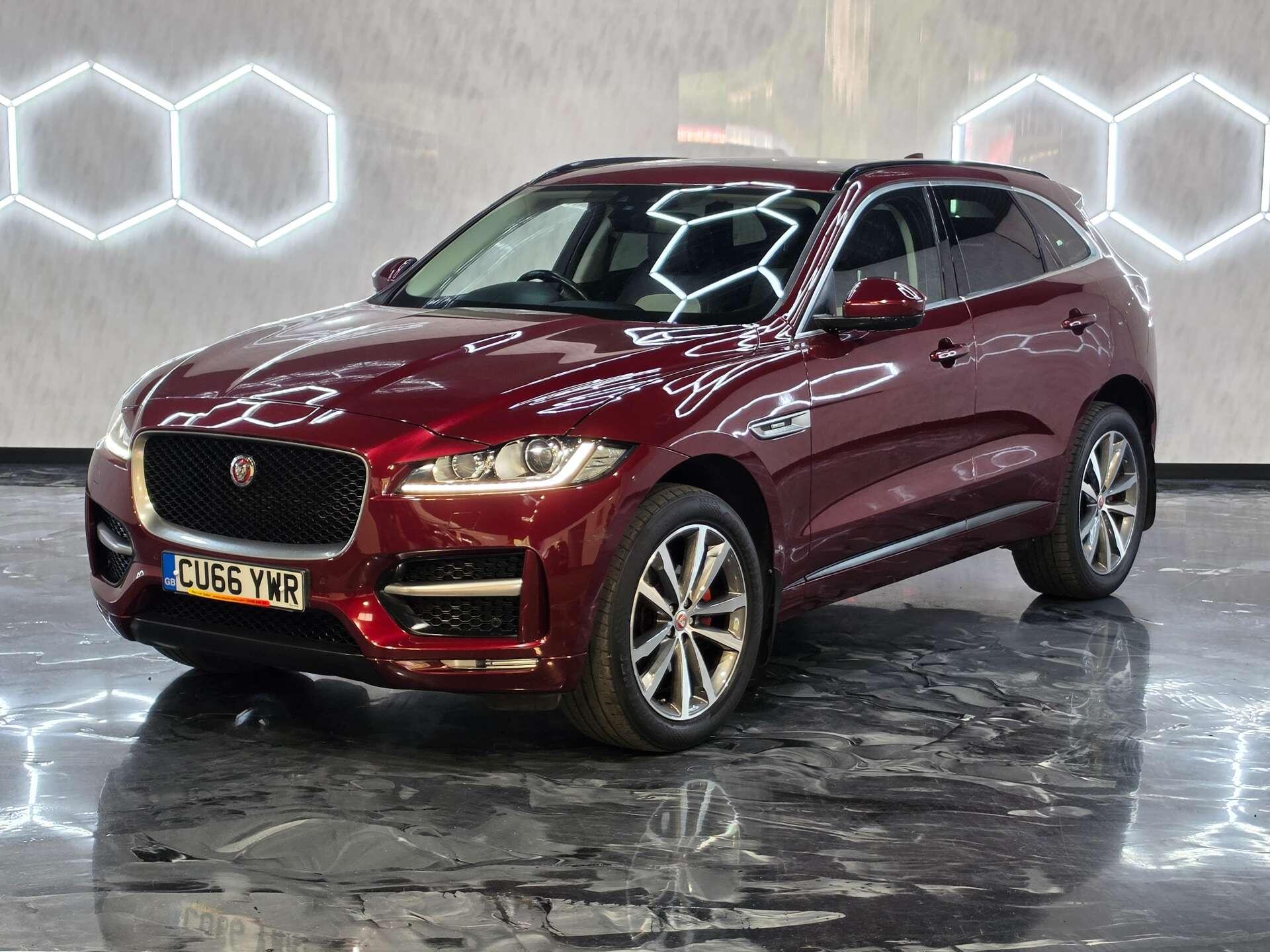 2016 Jaguar F-PACE thumbnail 4