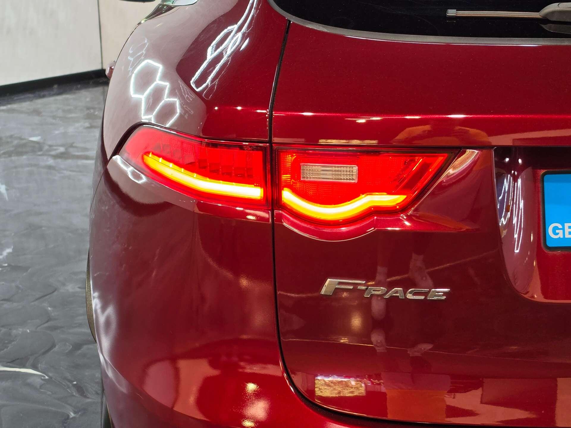2016 Jaguar F-PACE thumbnail 8
