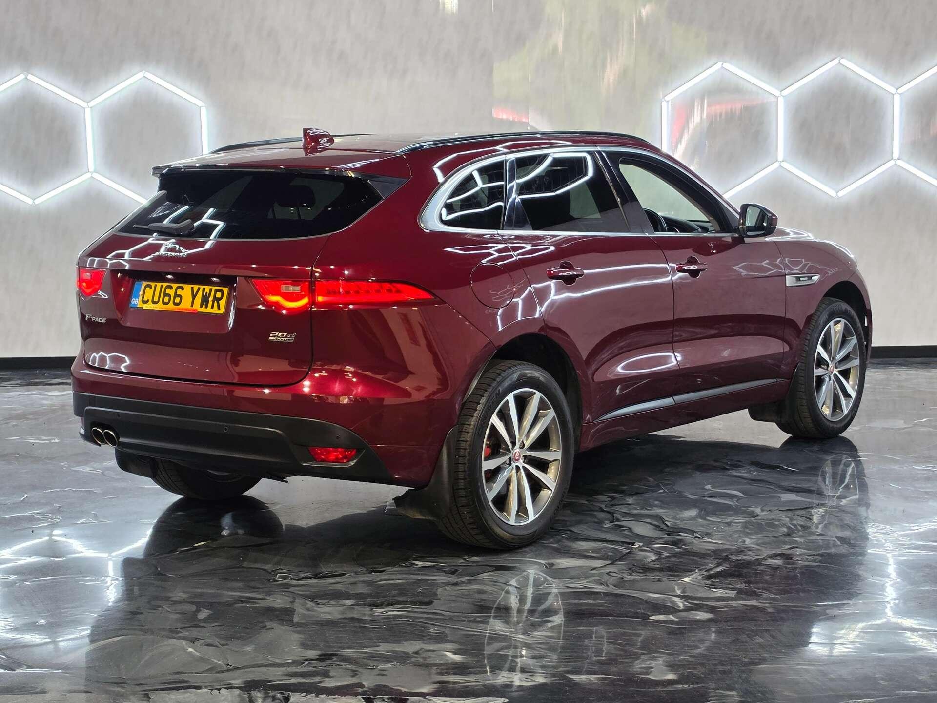2016 Jaguar F-PACE thumbnail 9
