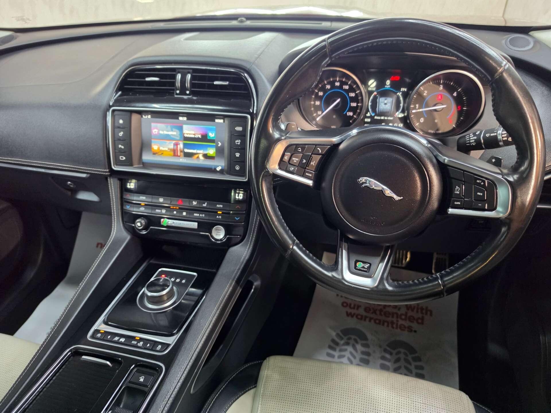 2016 Jaguar F-PACE thumbnail 13
