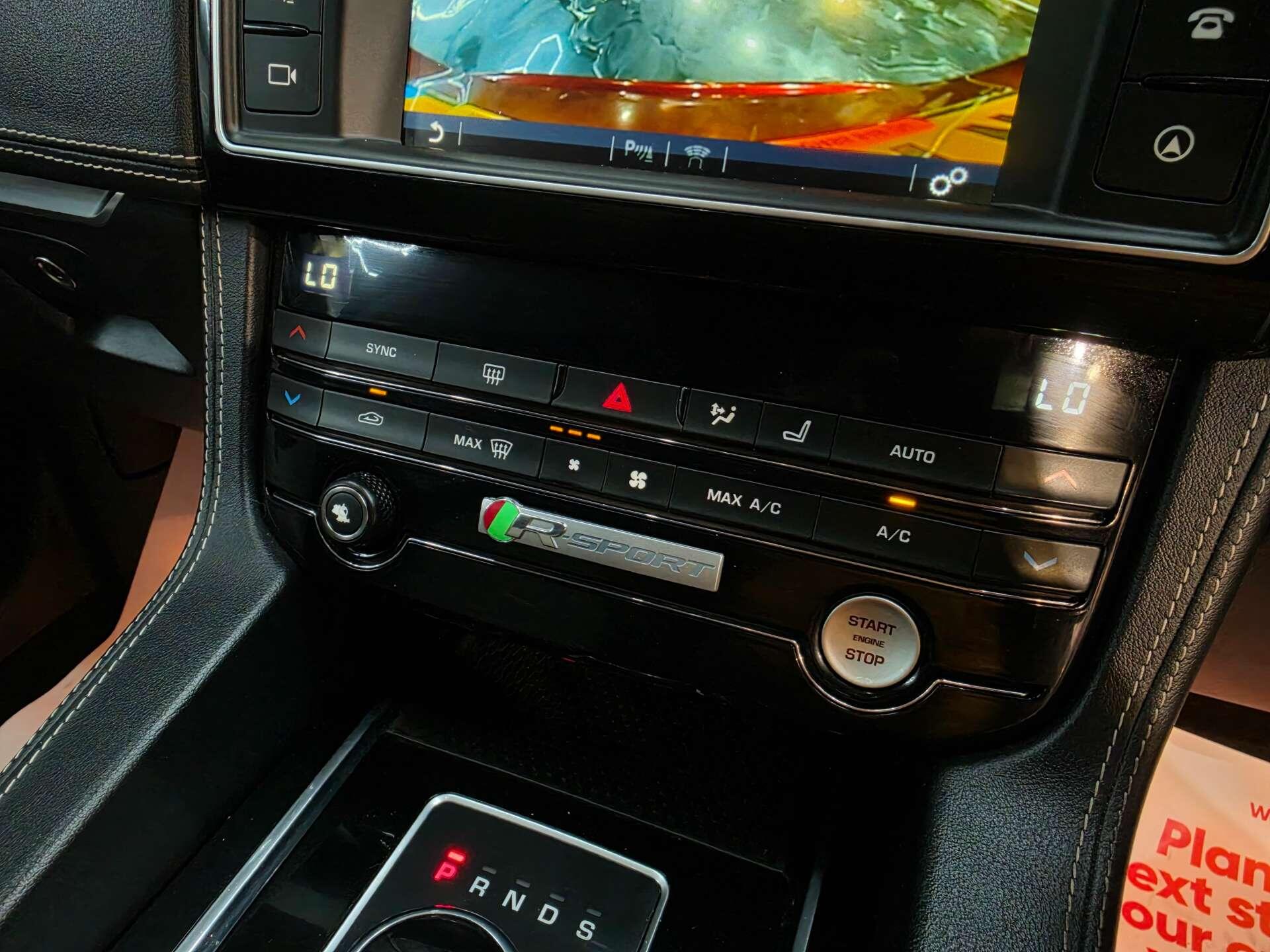 2016 Jaguar F-PACE thumbnail 17