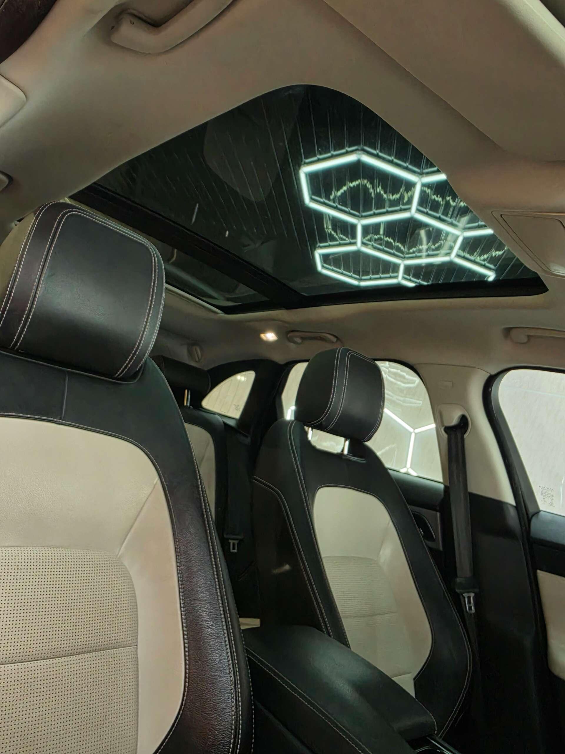 2016 Jaguar F-PACE thumbnail 21