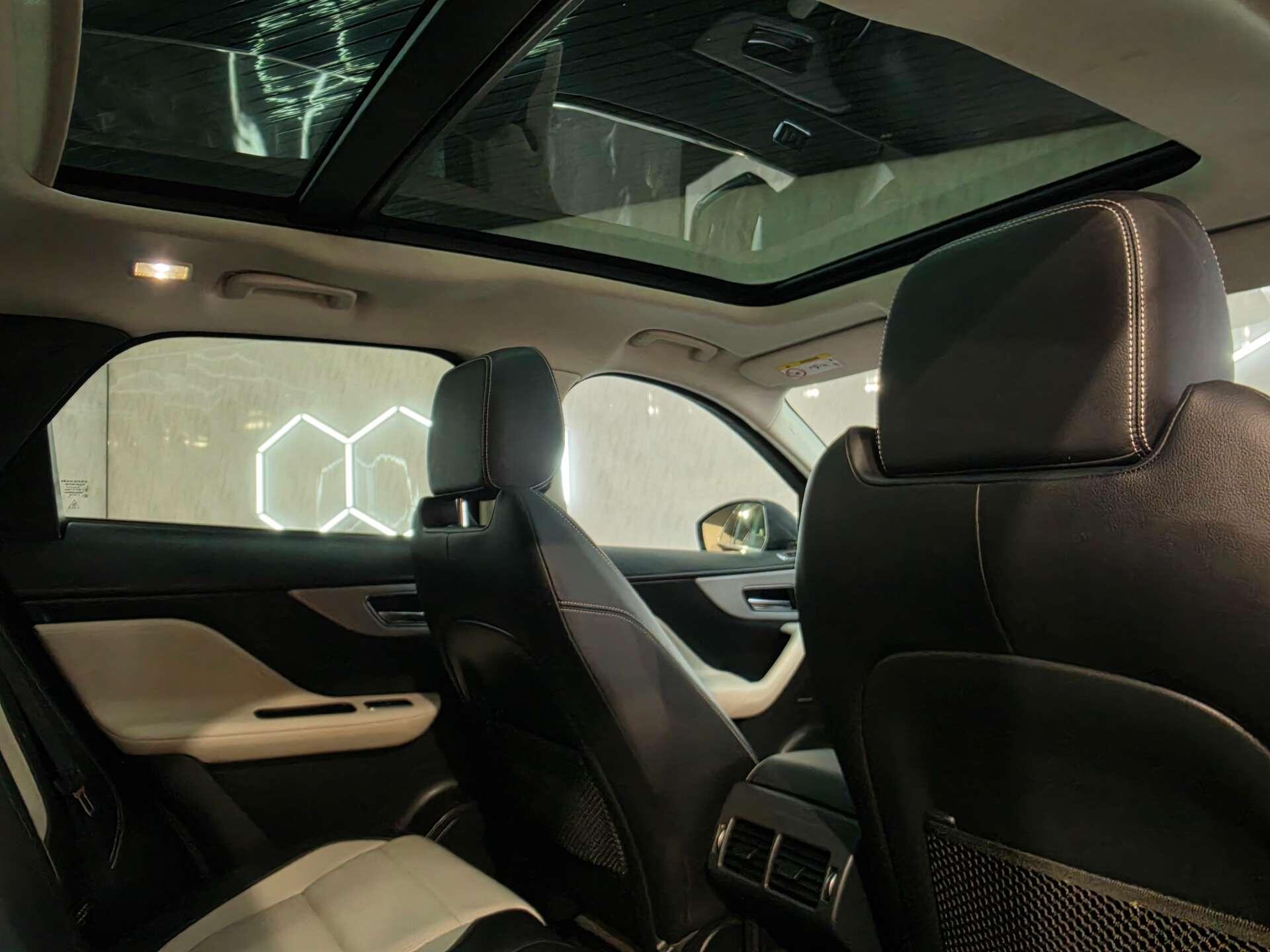 2016 Jaguar F-PACE thumbnail 23