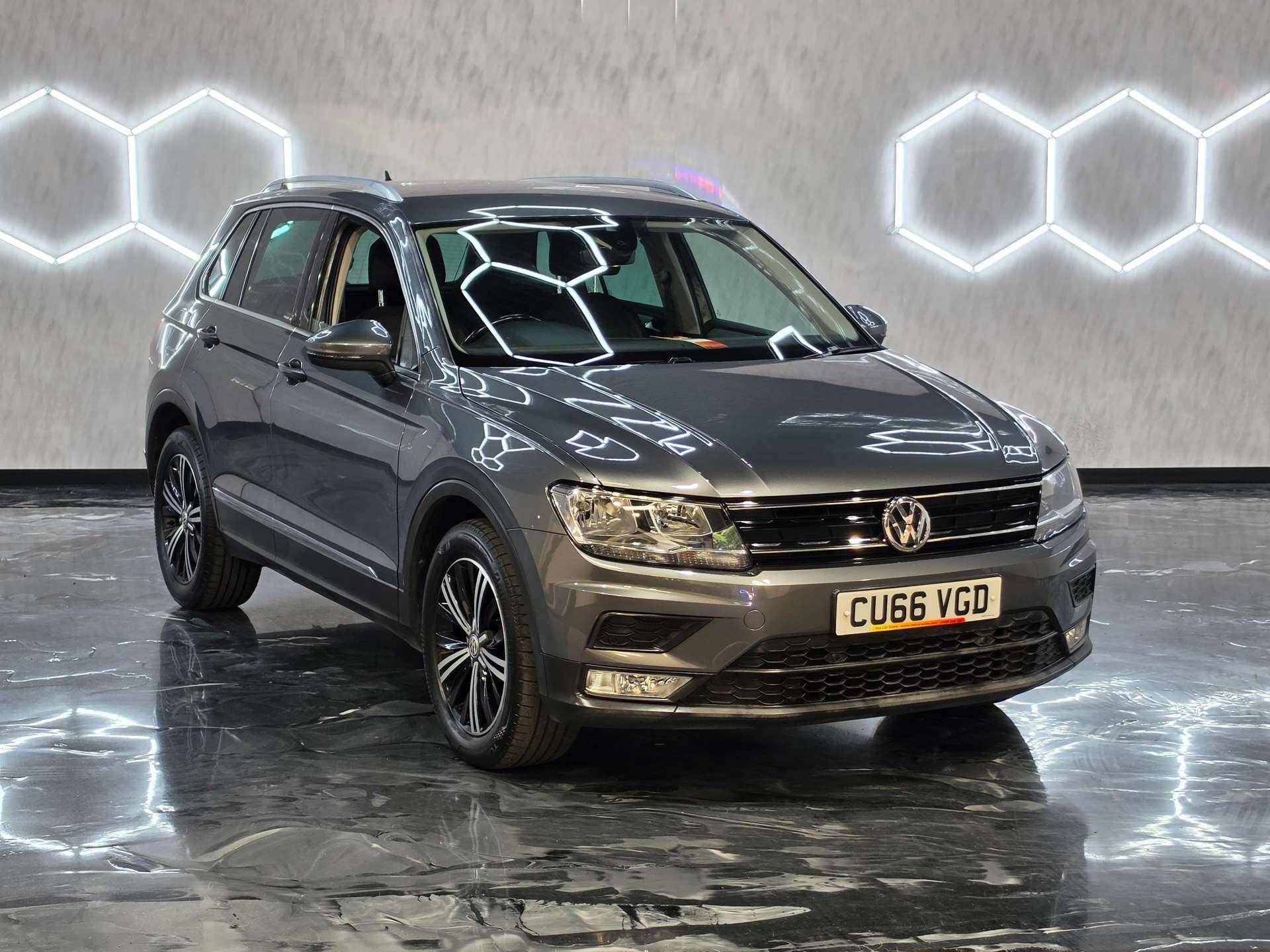 2016 VOLKSWAGEN TIGUAN 2.0 TDI BlueMotion Tech SE Navigation SUV 5dr Diesel Manual Euro 6 (s/s) (150 ps)